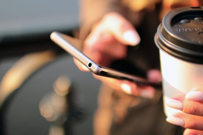 telefon-pexels-10.11.2020.2
